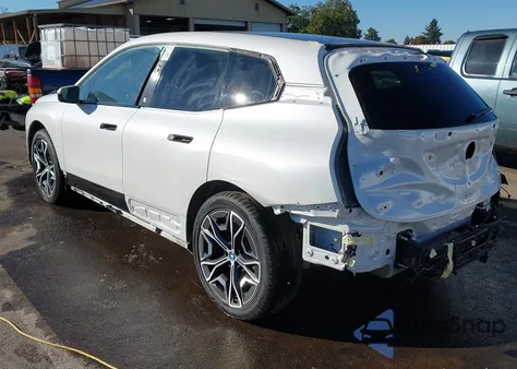 2024 BMW Ix xDrive50 z USA, uszkodzony, nr VIN WB523CF0XRCP23564